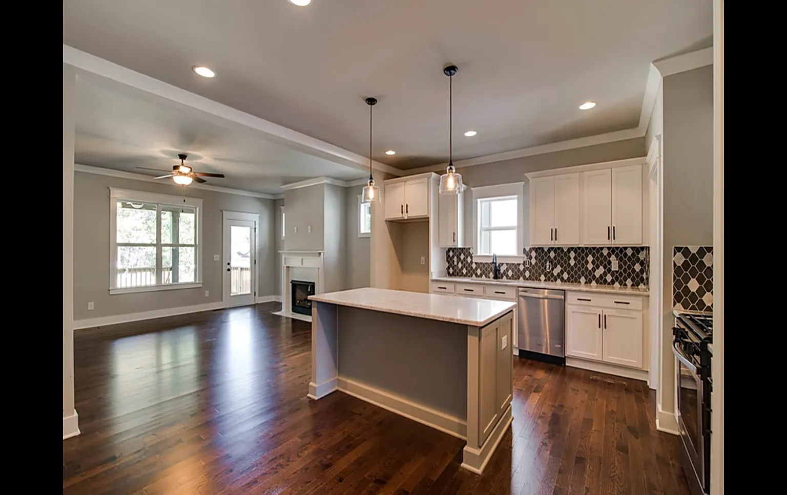 3 bed, 2.5 bath, 1798 sqft, $3,000 — Photo 3