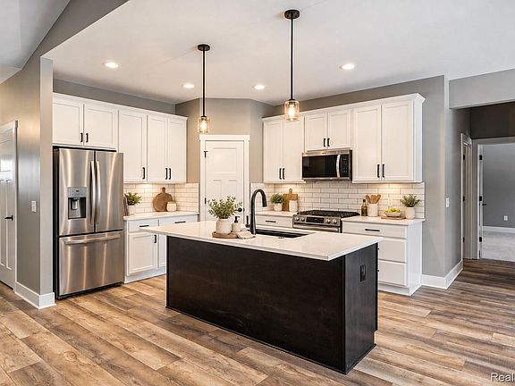 4th image of 12945 Poppy Ln