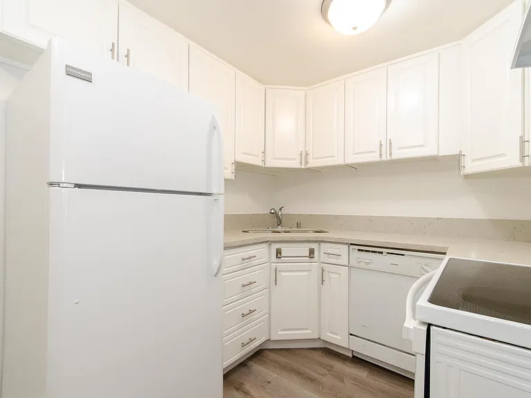 1939 Beloit Ave #103 — Photo 14