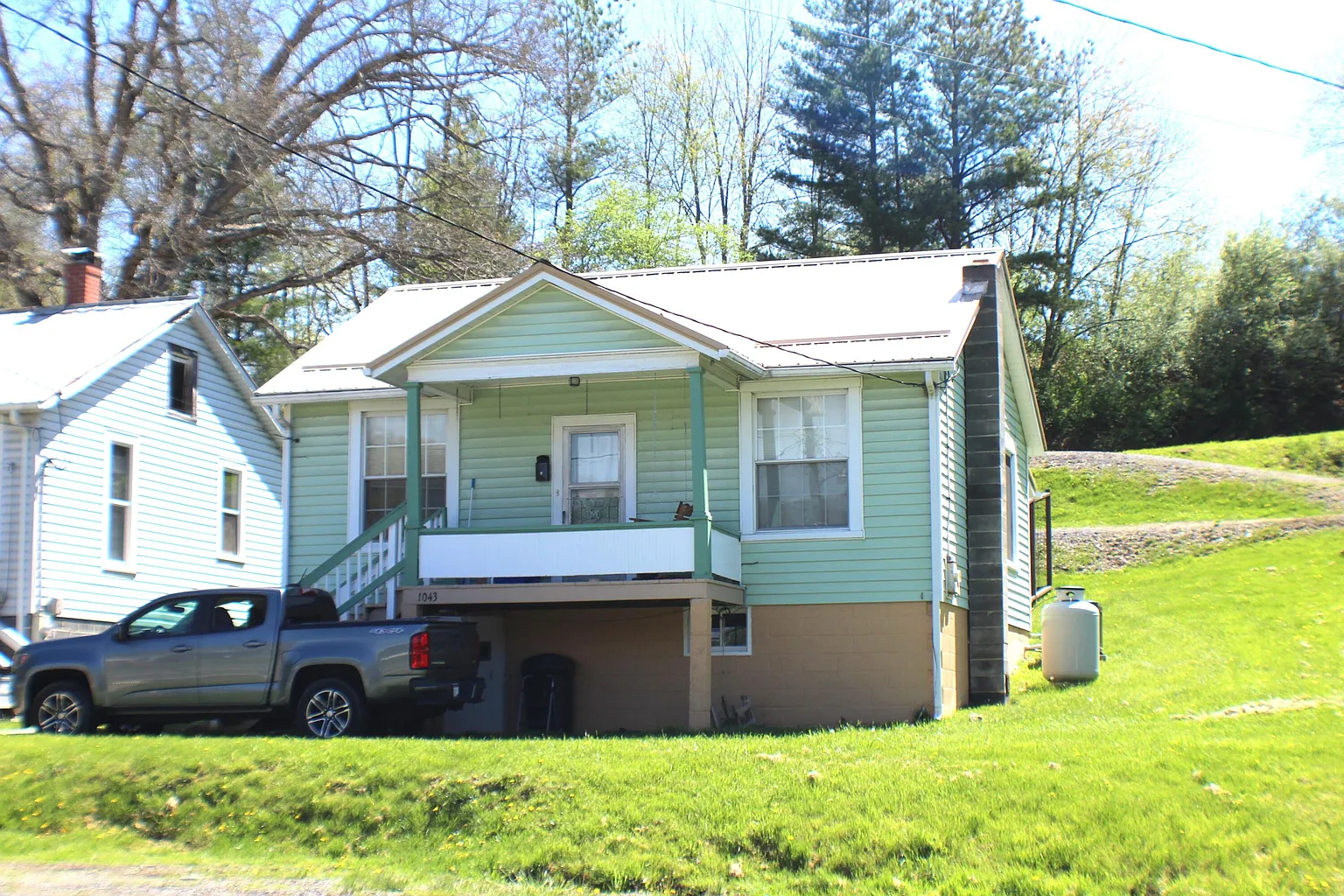 1043 Huntersville Rd photo 1