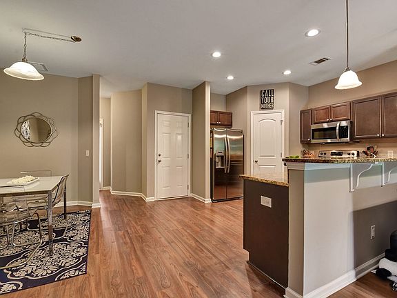 5th image of 380 Cantle Dr