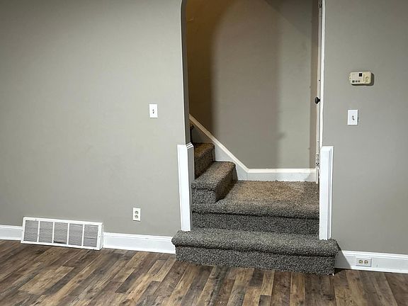 2nd image of 425 Augusta Ave #425