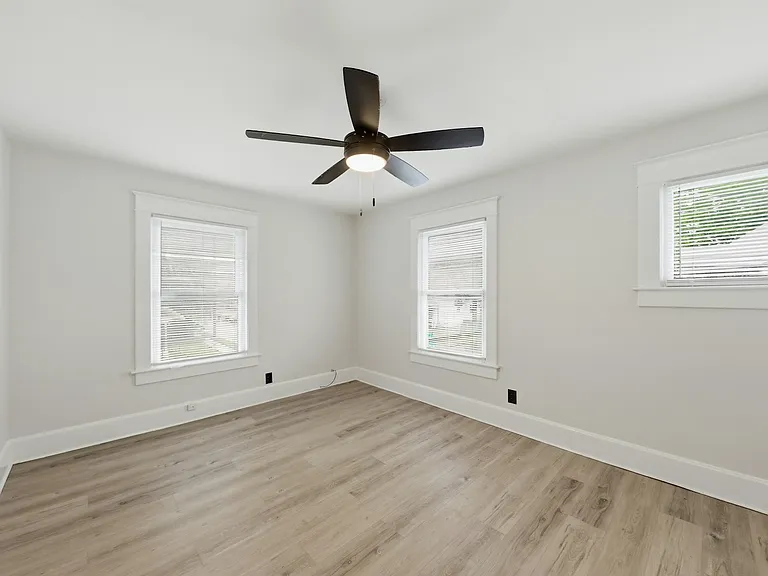 1400 Woodlawn Ave #1400 — Photo 16
