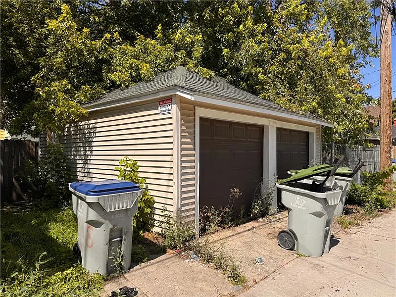 5 bed, 1518 sqft, $1,800 — Photo 2
