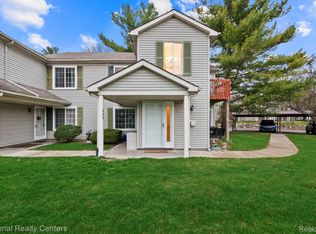 924 Saybrook Dr, Waterford, MI 48327