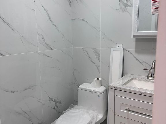 4th image of 14953 Ash Ave #1