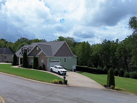 3rd image of 209 Nanie Myree Ln