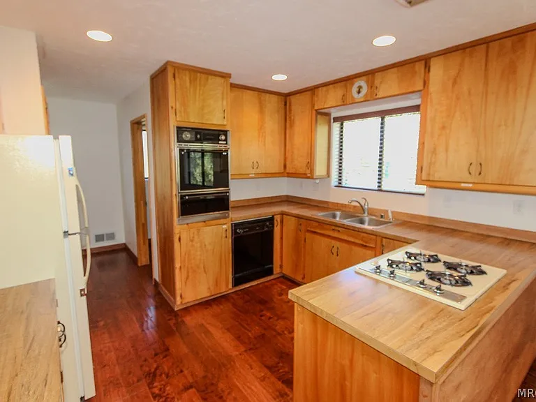 1772 Columbine Dr — Photo 8