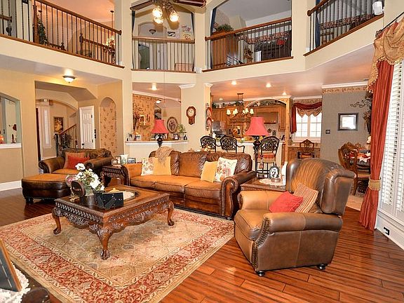 5th image of 1201 Crestwick Dr