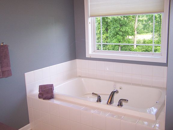 Whirlpool tub
