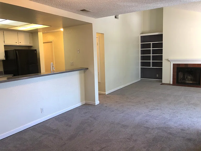 36 Silcreek Dr — Photo 2