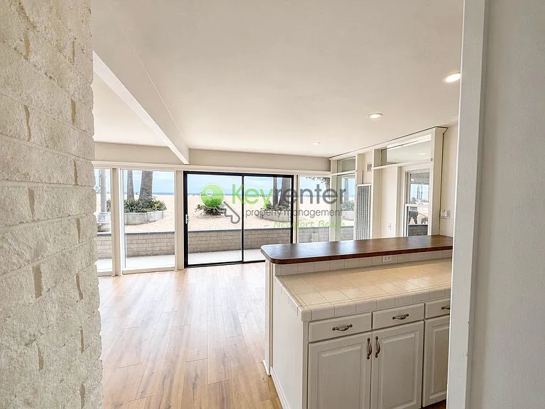 1510 W Oceanfront #A-B — Photo 11