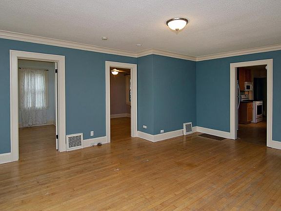 3rd image of 735 Cottage Ave E