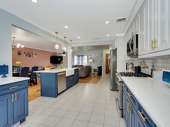 3rd image of 175 Evergreen Dr