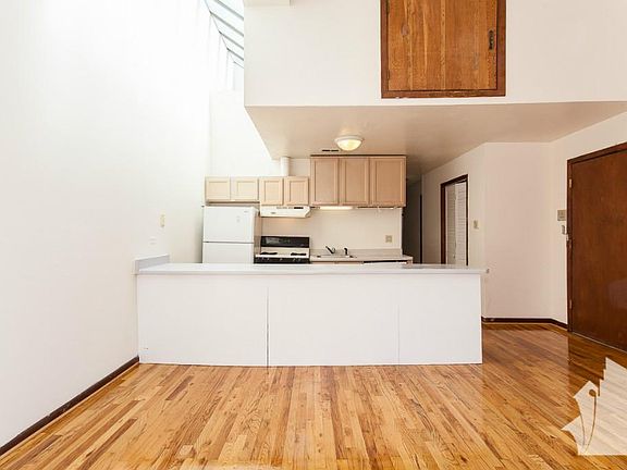 3rd image of 2527 N Lincoln Ave #3