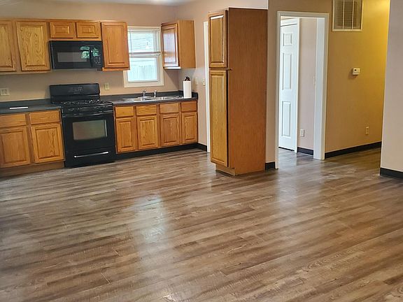 3rd image of 38076 N Wilson Ave