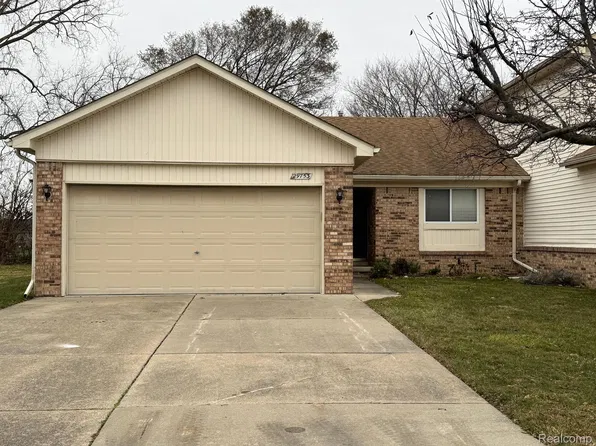 29753 Arnell Ct, Roseville, MI 48066