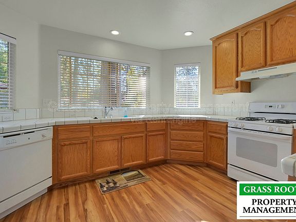 3rd image of 315 Vistamont Dr