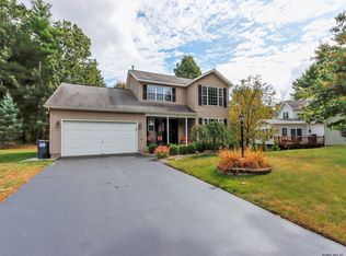 4 Stone Creek Ct, Ballston Spa, NY 12020