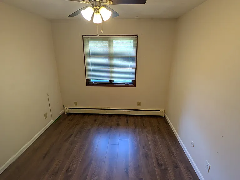 547 Allen Ave — Photo 4