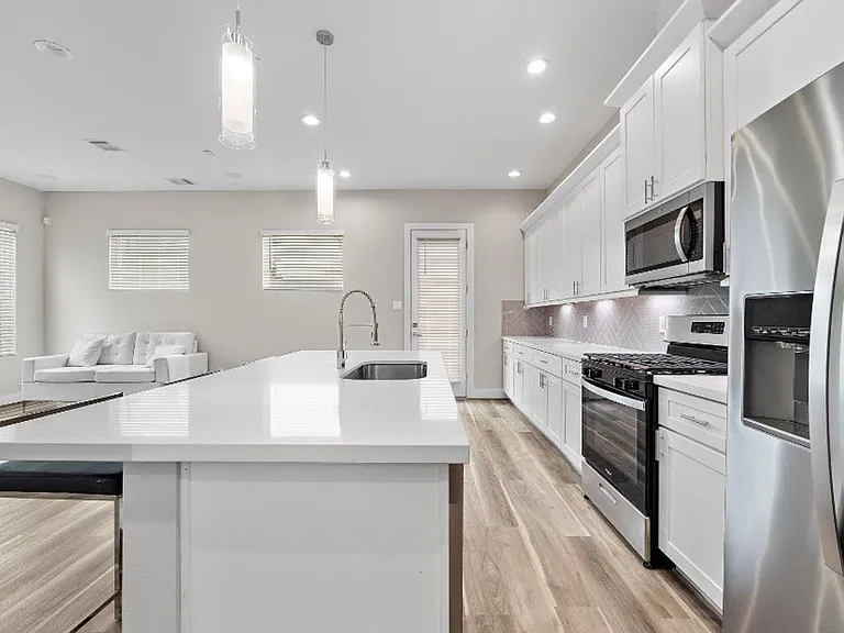 7522 Sandle St — Photo 9
