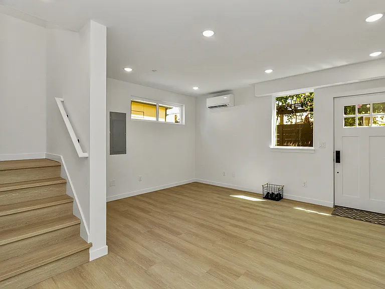 832B S Sullivan St #B — Photo 4