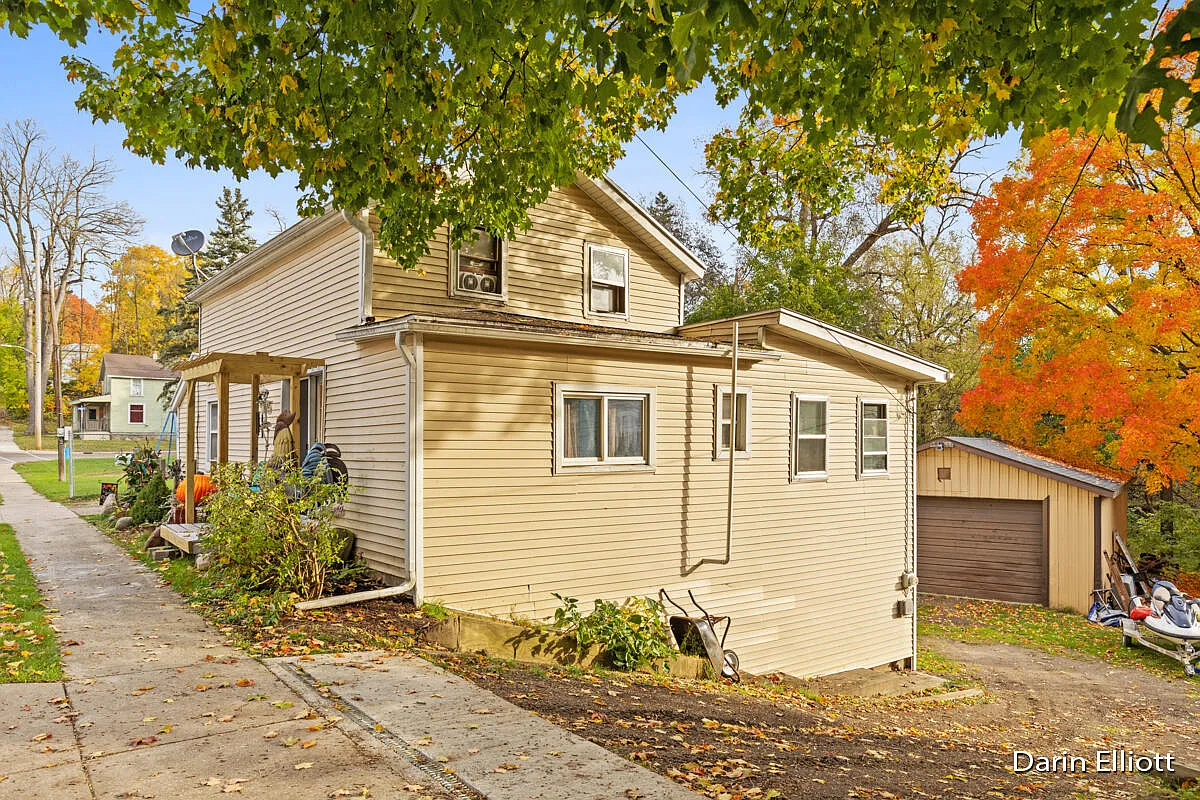 306 Rice St photo 1
