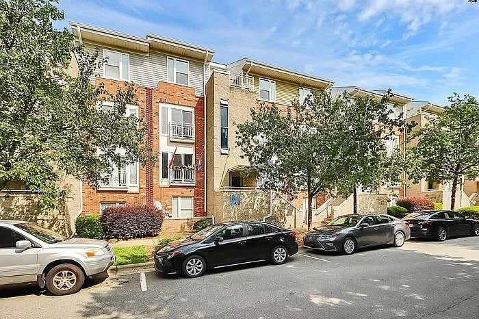 525 Donatello Ave #525 — Photo 2