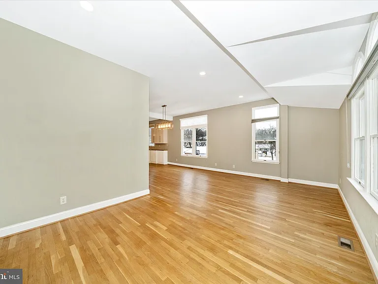 3313 Moline Rd — Photo 12