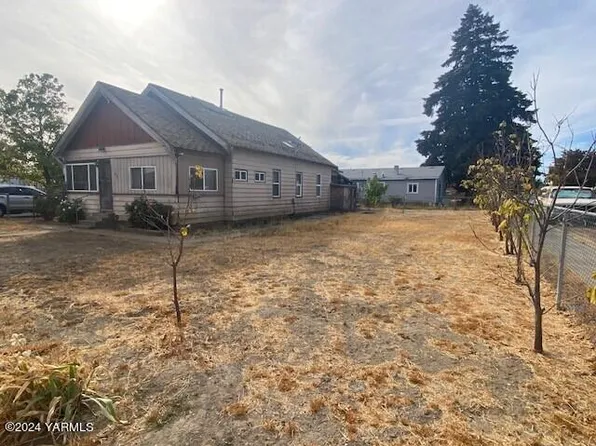 610 N Camas Ave, Wapato, WA 98951