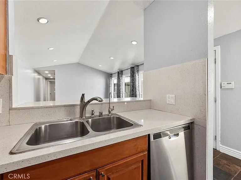 1552 Club Dr — Photo 4