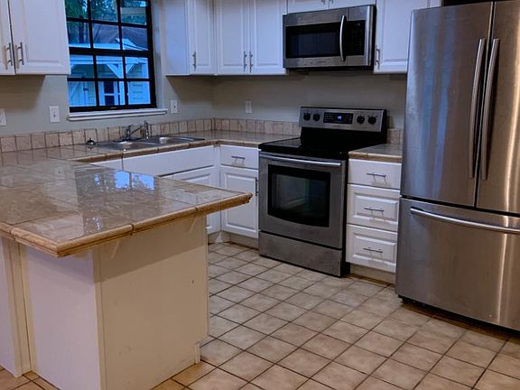 3rd image of 454 Woodstock Dr