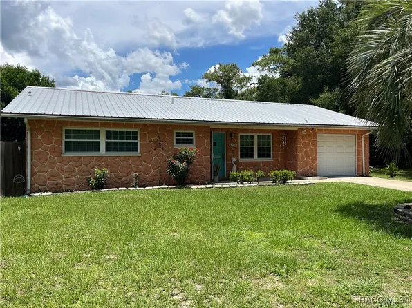 1255 NE 2nd St, Crystal River, FL 34429