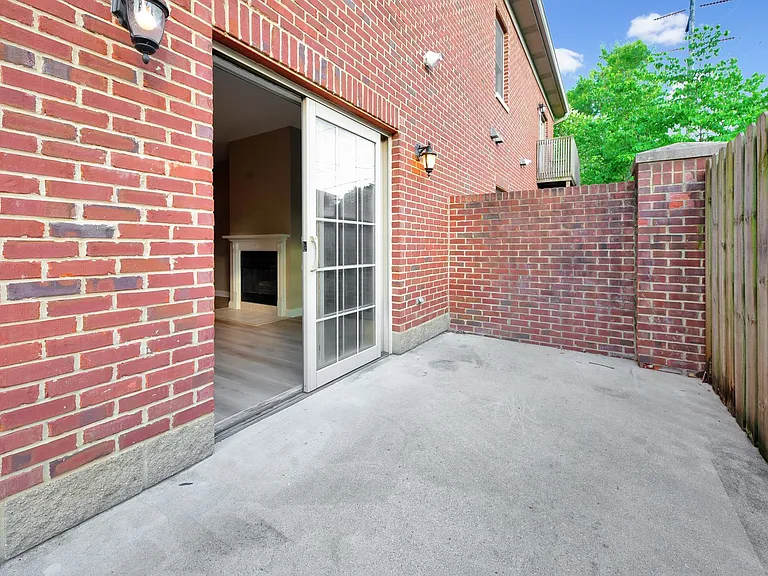 807 E Main St — Photo 42