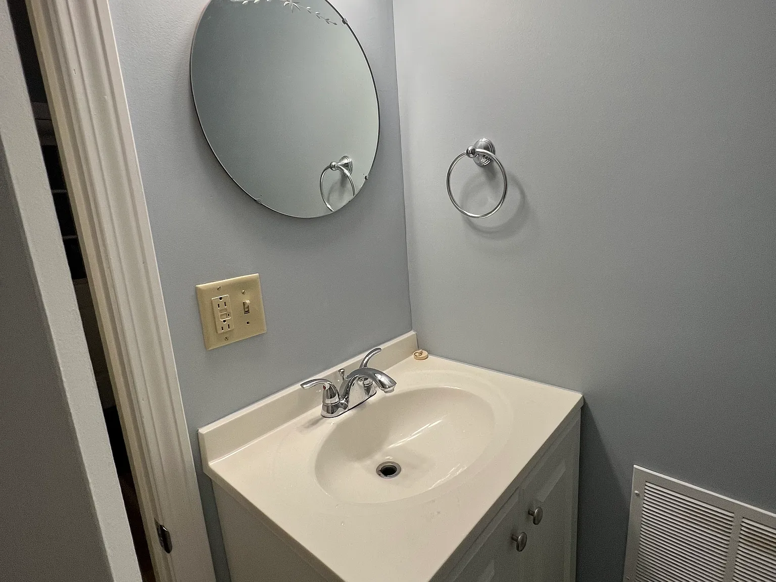 1 bed, 375 sqft, $1,300 — Photo 3