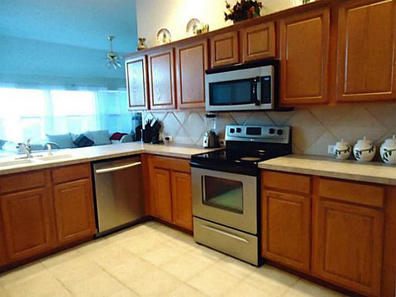 3rd image of 1204 Mertis Dr