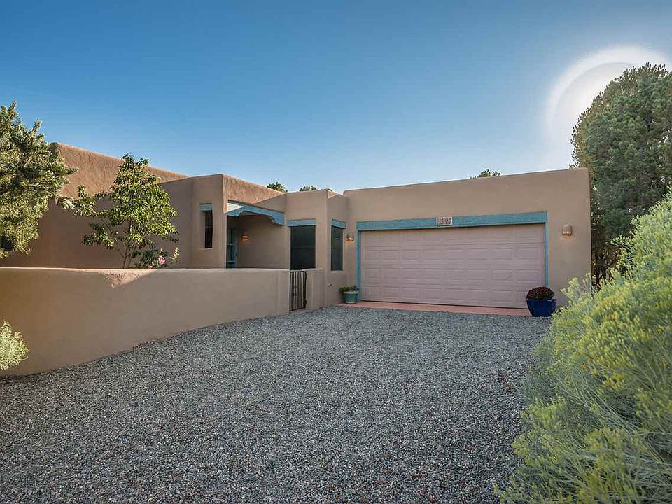 1st image of 397 Calle Colina
