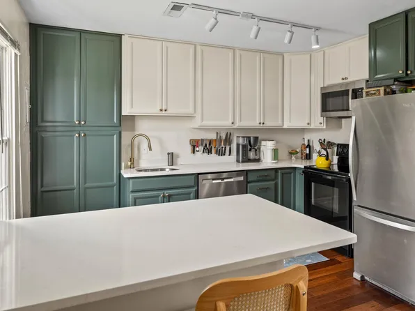 1219 Villa Ln Unit F, Charlottesville, VA 22903