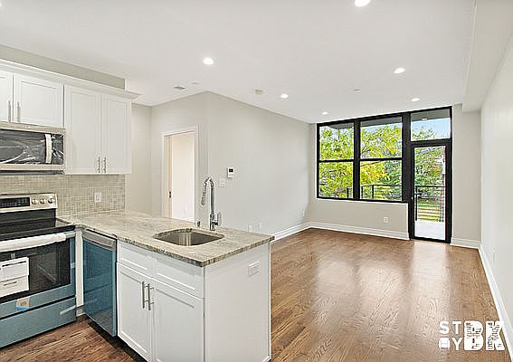 4th image of 948 Herkimer St #2R