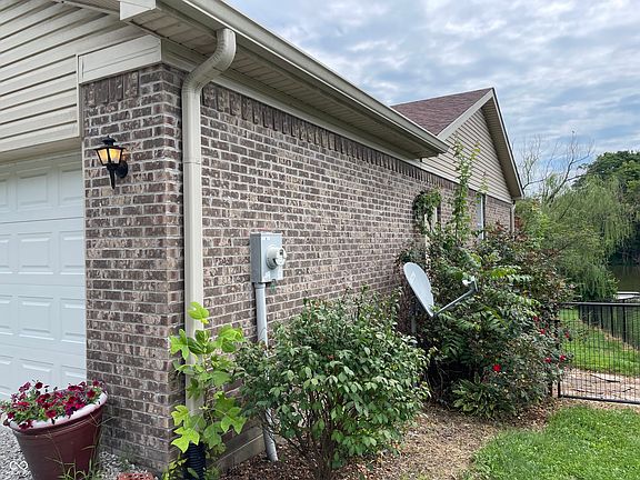 2nd image of 387 Jefferson Valley