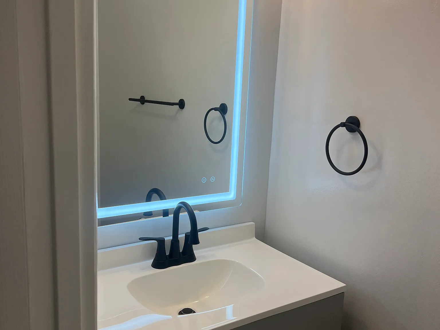 4 bed, 2.5 bath, 1512 sqft, $3,400 — Photo 3