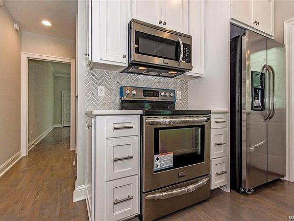 5th image of 152 Chapel Hill St