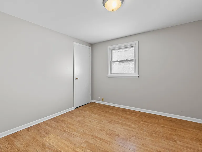 285 Richard St — Photo 12