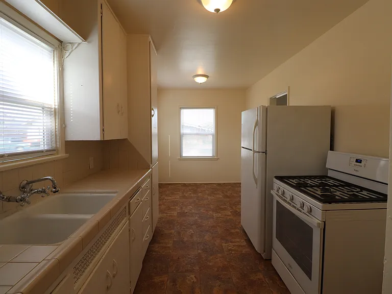 728 W El Camino St — Photo 5