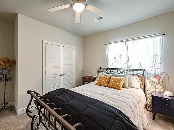 2nd image of 2028 Barbette St