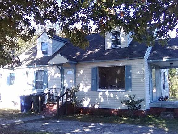 2nd image of 715 Wilcox Ln