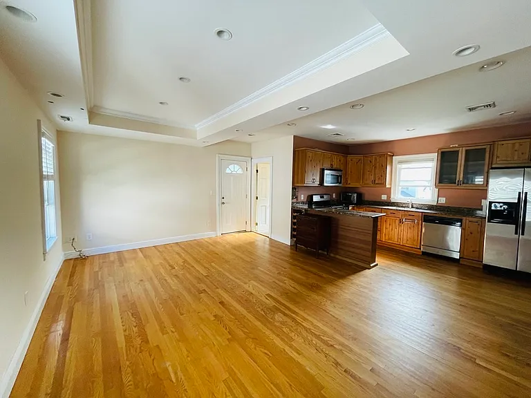 18 Richardson St #18 — Photo 2
