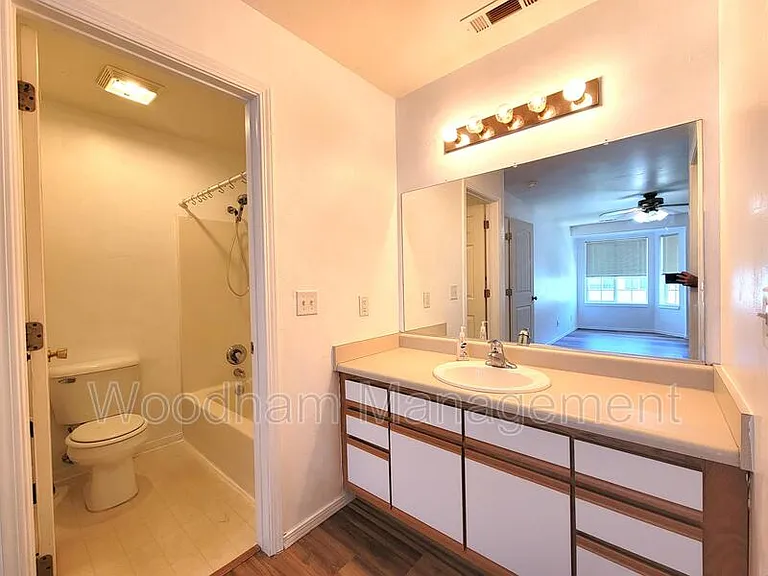 3026 W Villard St #F — Photo 8