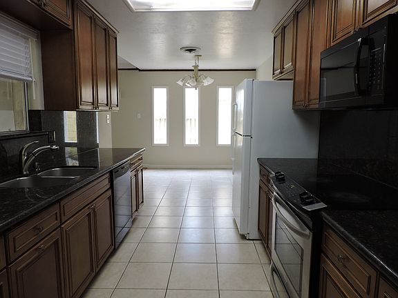 5th image of 236 Brady Ct