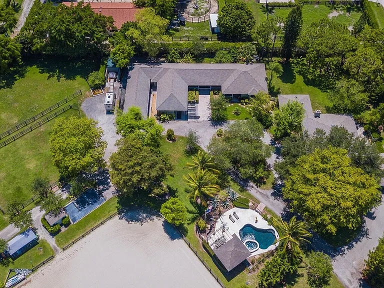 2040 Appaloosa Trl — Photo 40